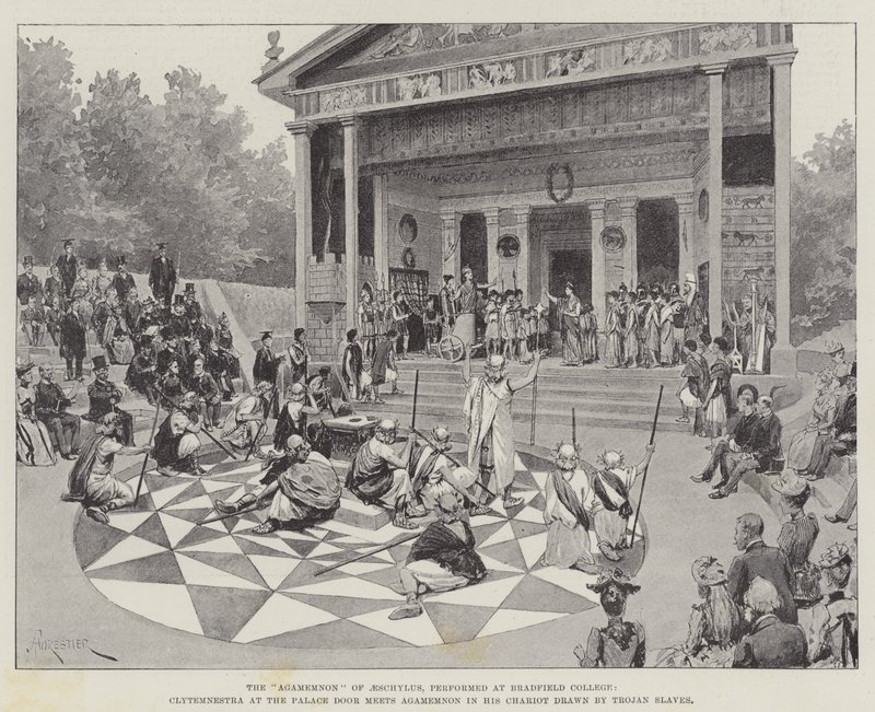 Aiszkhülosz „Agamemnonja”, amelyet a Bradfield College-ban adnak elő, Clytemnestra a palota ajtajában találkozik Agamemnonnal a trójai rabszolgái által rajzolt szekerében (litho) alkotó: Amedee (after) Forestier