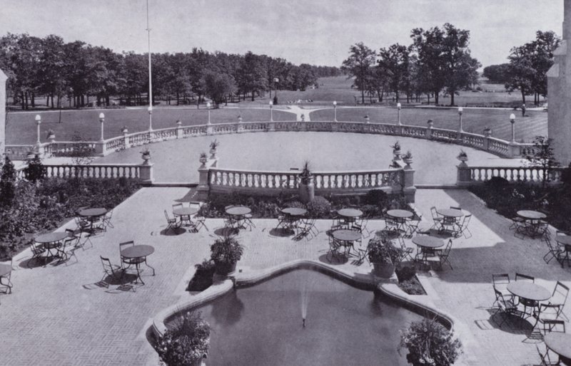 Chicago: Garden Court, Olympia Fields Golf Club (f/w fotó) alkotó: American Photographer (after)