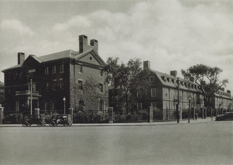 Harvard Egyetem: Phillips Brooks House; Kaszacsarnok, Kollégium; Lionel Hall, Kollégium (f/w fotó) alkotó: American Photographer (after)