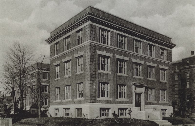 Harvard Egyetem: Wolcott Gibbs Memorial Laboratory, T Jefferson Coolidge Chemical Laboratory (f/w fotó) alkotó: American Photographer (after)