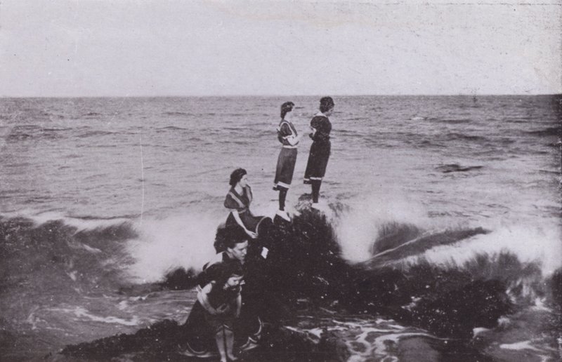 Old Orchard Beach, Maine: Surf at Googins Rocks (f/w fotó) alkotó: American Photographer (after)