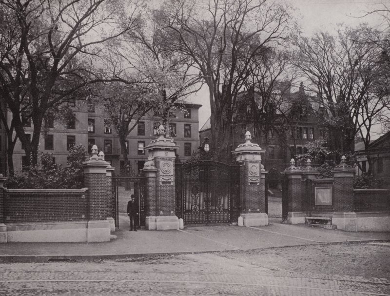 Providence, Rhode Island: Van Wickle Gate, Brown Egyetem (f/w fotó) alkotó: American Photographer (after)