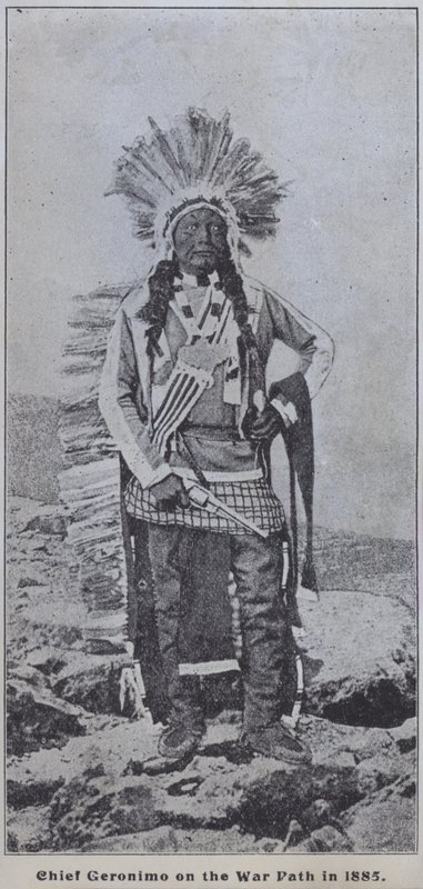 Geronimo apacsfőnök a hadi ösvényen 1885-ben (f/w fotó) alkotó: American Photographer (after)