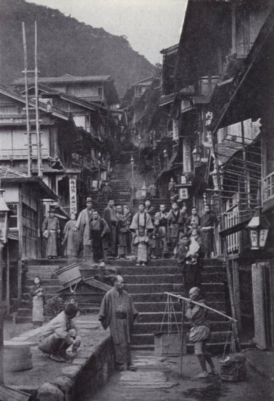 Ikao főutcája, a meleg források faluja (f/w fotó) alkotó: American Photographer (after)