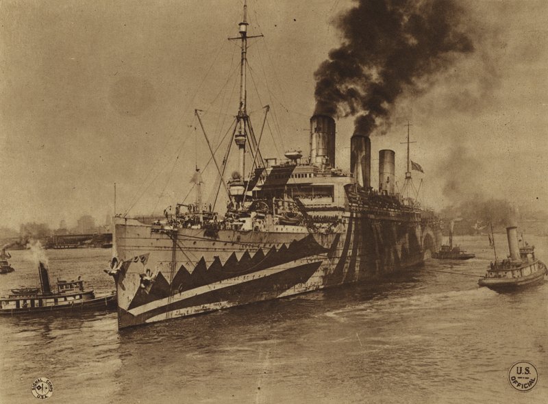 Amerika az első világháborúban: Hobokenből Franciaországba tartó "Leviathan", korábban a "Vaterland" német utasszállító hajó (fekete-fehér fotó). alkotó: American Photographer