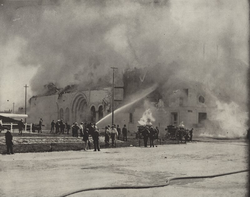 A hűtőház felgyújtása alkotó: American Photographer