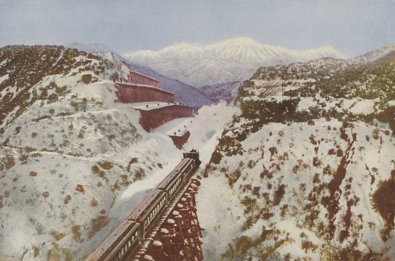 Cajon Pass, a Coast Range csúcsán, Kalifornia (színes fotó) alkotó: American Photographer