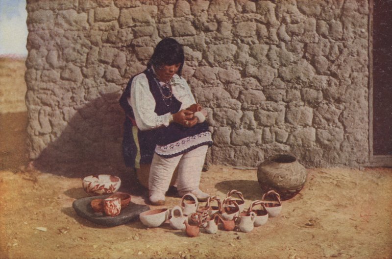Kerámia díszítése, Pueblo of Isleta, Új-Mexikó (színes fotó) alkotó: American Photographer