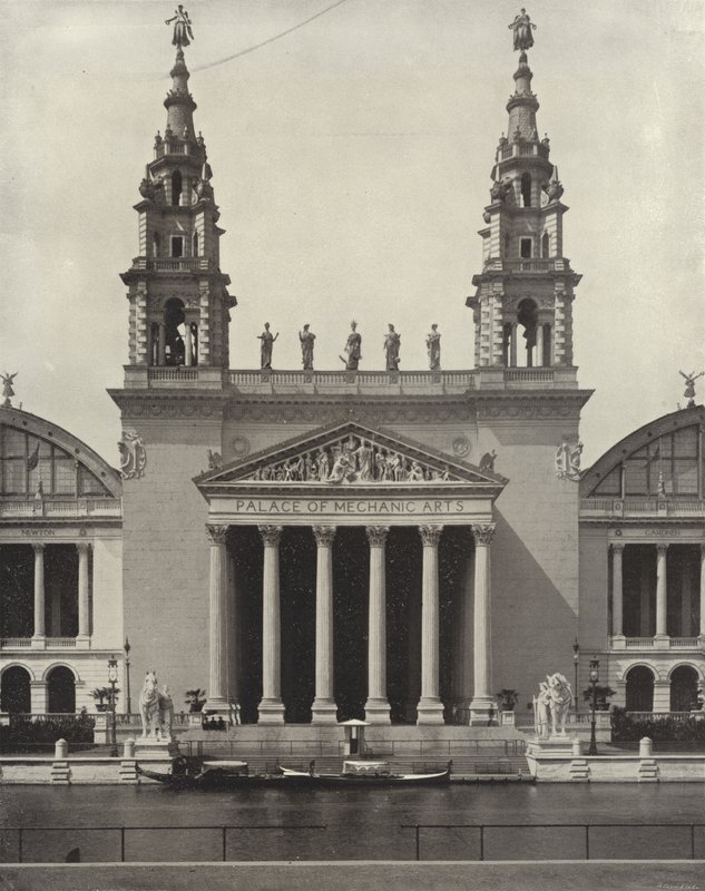 A gépcsarnok keleti portálja alkotó: American Photographer
