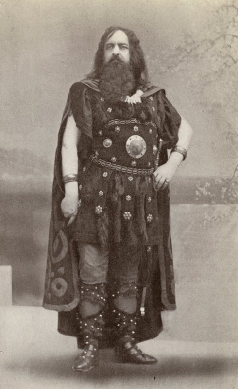 Edouard de Reszke, mint Hagen, a "Gotterdammerung"-ban (fekete-fehér fotó) alkotó: American Photographer