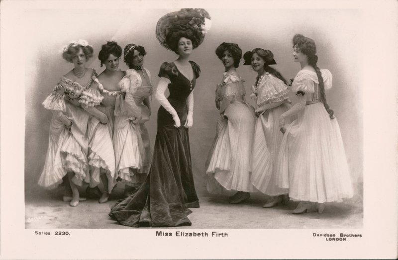 Elizabeth Firth, amerikai énekesnő és színésznő (fekete-fehér fotó) alkotó: American Photographer