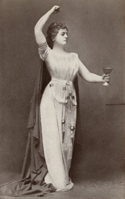 Lilli Lehmann, mint Izolda, a "Trisztán és Izolda" című darabban (fekete-fehér fotó) alkotó: American Photographer