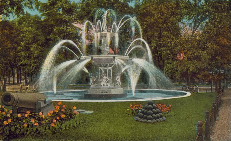 Poughkeepsie: Memorial Fountain (színes fotó) alkotó: American Photographer