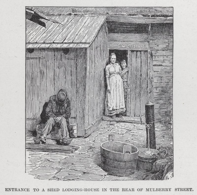 Bejárat a Shed szálláshoz a Mulberry Street hátsó részében (litho) alkotó: American School