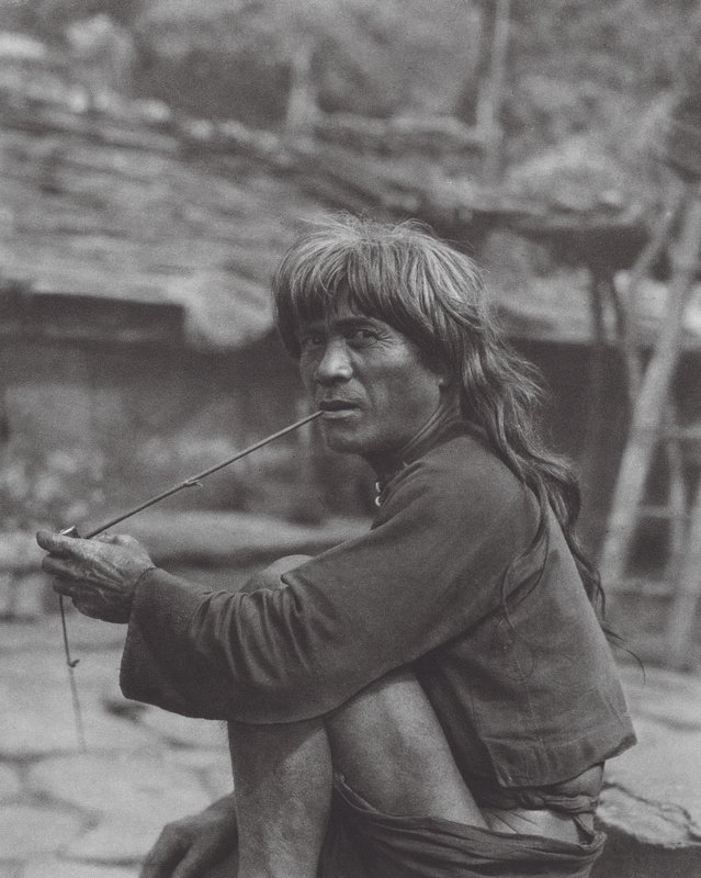 Japán: Raisha-ban a paiwan törzs főnöke (fekete-fehér fotó) alkotó: Axel von Graefe