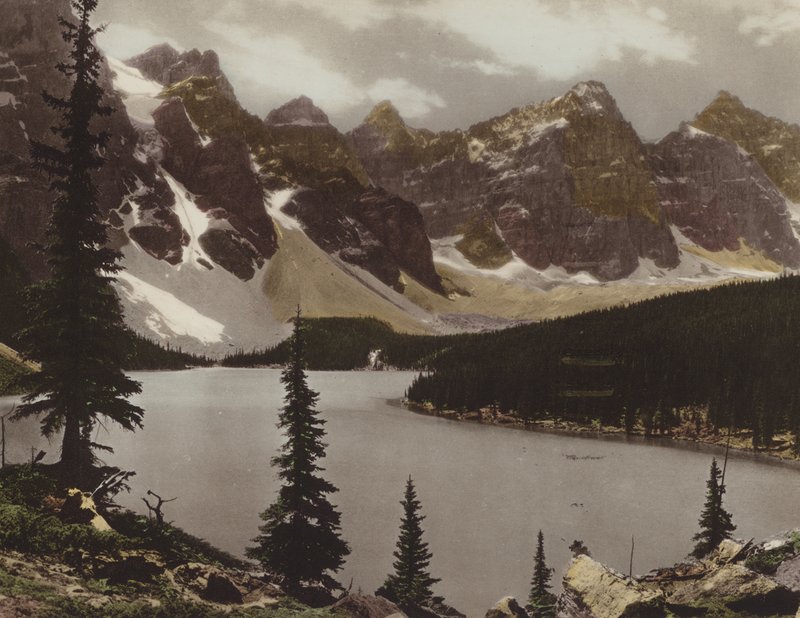 Moraine Lake and Valley of Ten Peaks (színes fotó) alkotó: Byron Hill Harmon