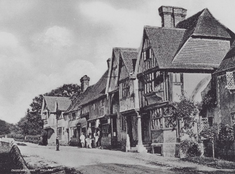 Chiddingstone Village (f/w fotó) alkotó: Charles Essenhigh Corke