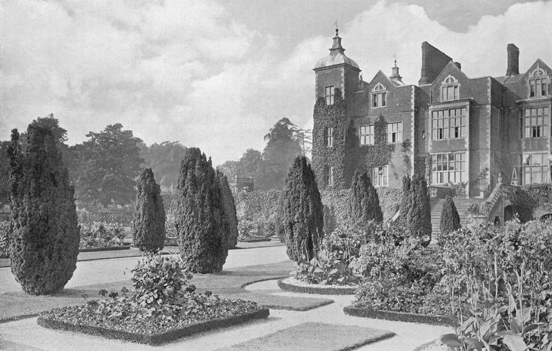 Center Walk of East Garden alkotó: Charles Latham