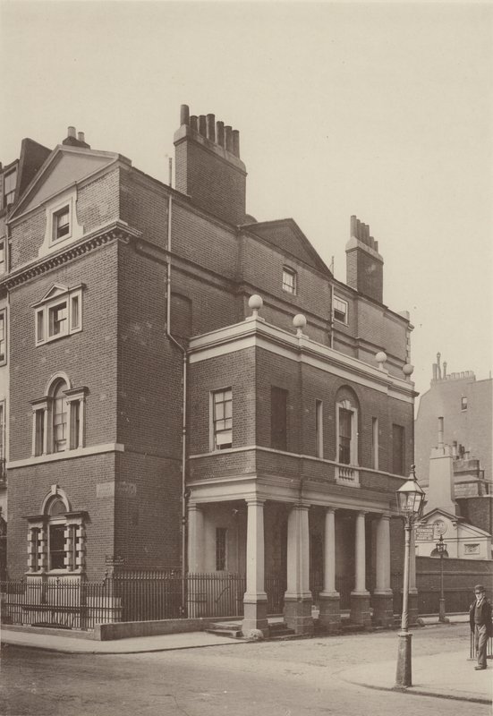 Corner House, South Audley Street, Nyugat alkotó: Charles Latham