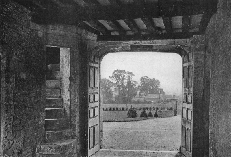 Gatehouse bejárata (f/w fotó) alkotó: Charles Latham