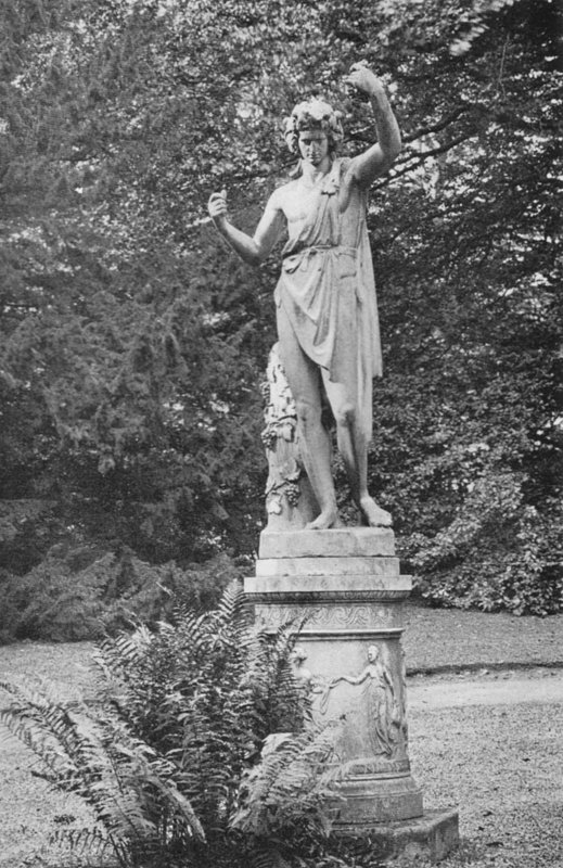 Ribston Hall: Kerti szobor alkotó: Charles Latham