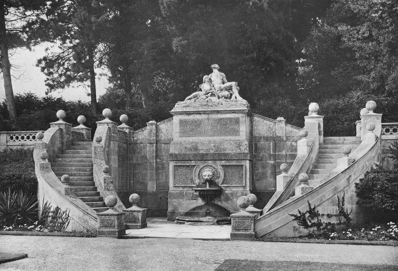 A Neptun-lépcső kútja alkotó: Charles Latham