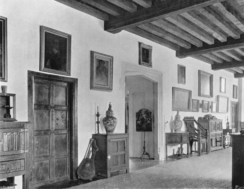 A galéria (f/w fotó) alkotó: Charles Latham