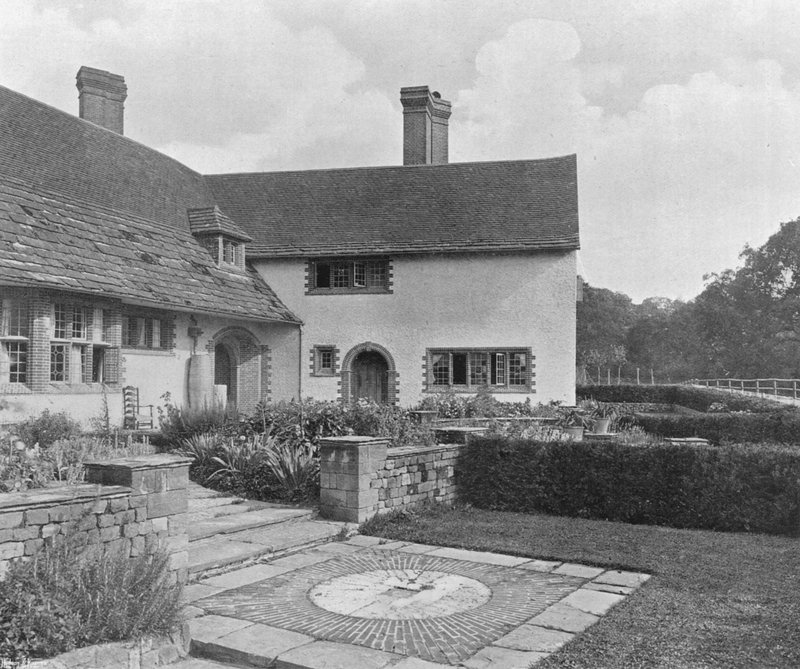 A Garden Court nyugatról (f/w fotó) alkotó: Charles Latham