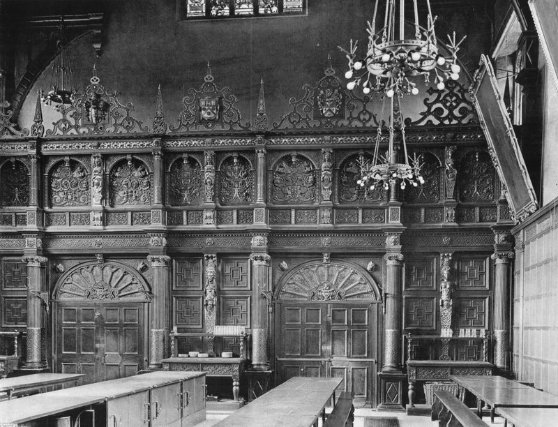 A hall képernyője a Cambridge-i Trinity College-ban alkotó: Charles Latham