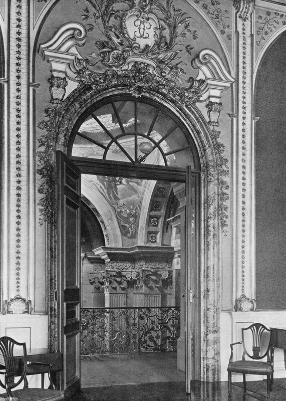 A nagyszalon és a terem boltíve alkotó: Charles Latham