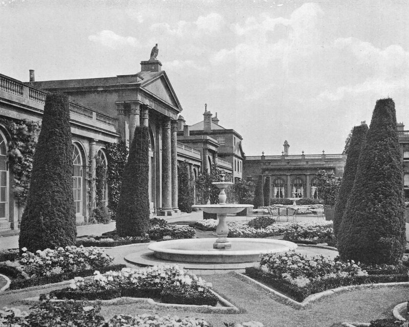Márvány szökőkutak az Orangery Gardensben (f/w fotó) alkotó: Charles Latham