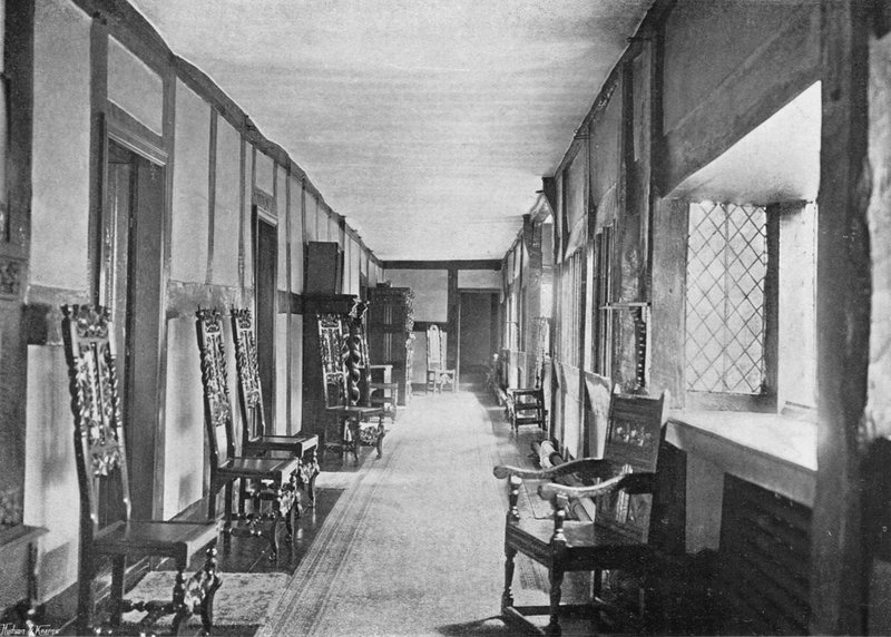 Az észak-keleti galéria alkotó: Charles Latham