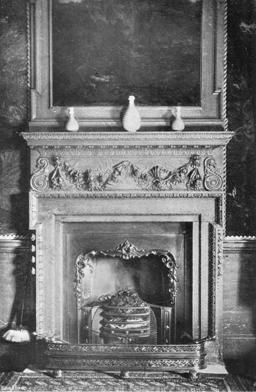 A gobelin szoba kéménydarabja alkotó: Charles Latham