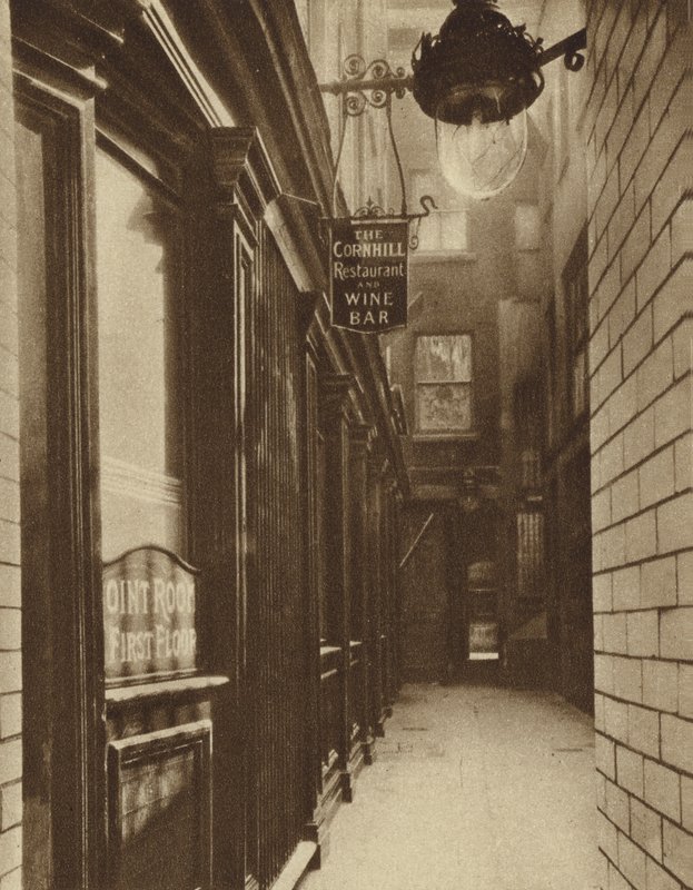 A George és a keselyű, a londoni City Cornhill mellett, az a hely, ahol egy török kereskedő 1652-ben bevezette a kávét Londonba. alkotó: English Photographer