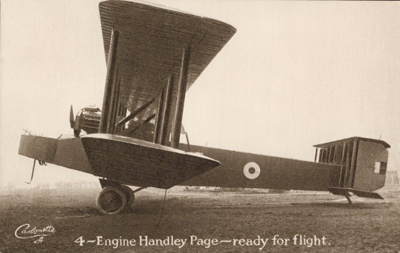 4 motoros Handley Page repülőgép, repülésre készen (f/w fotó) alkotó: English Photographer