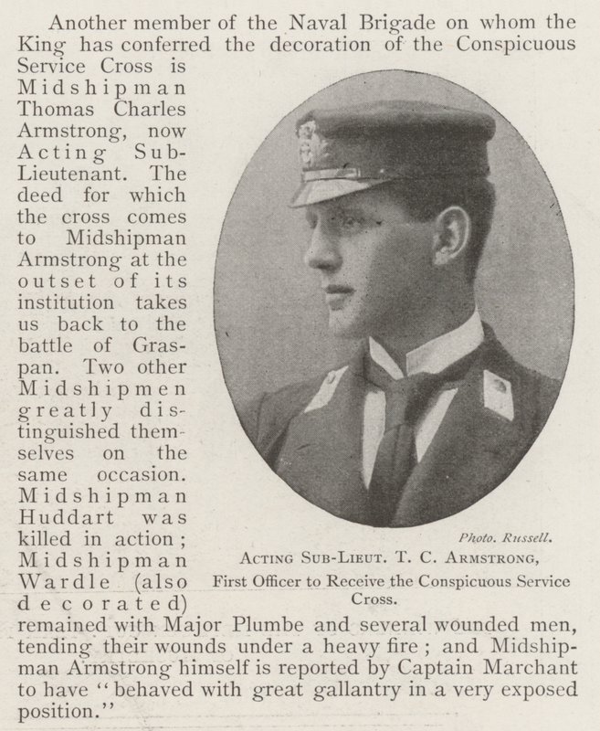 T. C. Armstrong megbízott alhadnagy, az első tiszt, aki megkapta a Feltűnő Szolgálati Keresztet alkotó: English Photographer