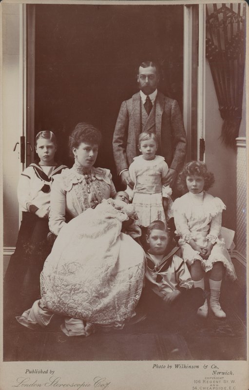 Albert Edward és Alexandra hercegnő családjával alkotó: English Photographer