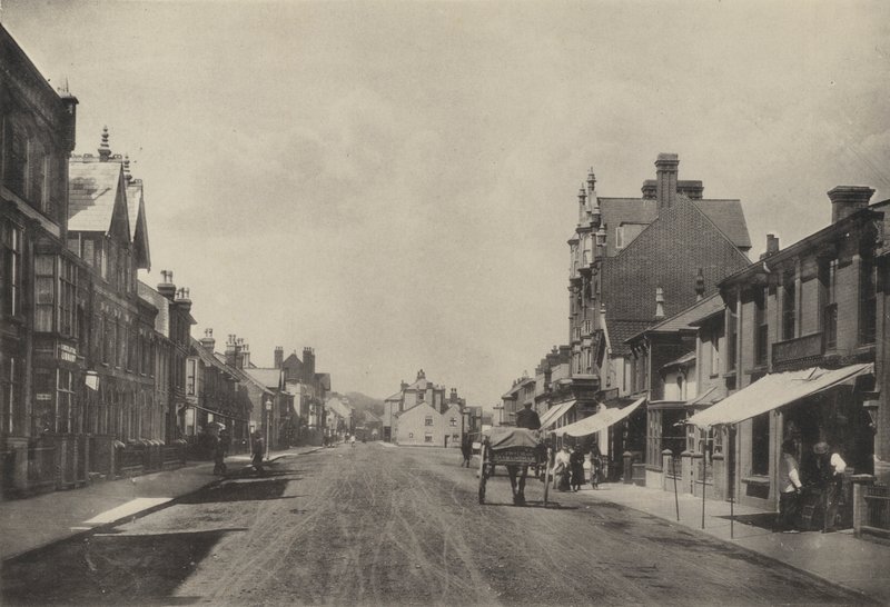 Aldeburgh, High Street (fekete-fehér fotó) alkotó: English Photographer