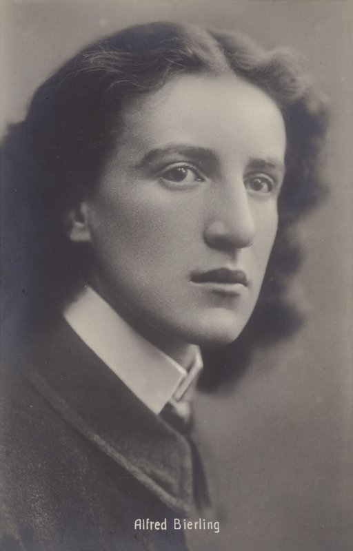 Alfred Bierling, zenész alkotó: English Photographer