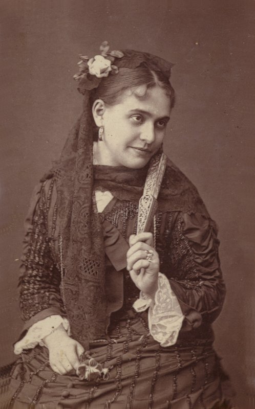 Anna de Belocca alkotó: English Photographer