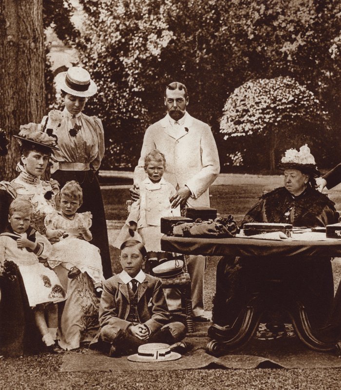 Az Osborne House-ban, a Wight-szigeten, Viktória királynővel (fekete-fehér fotó) alkotó: English Photographer