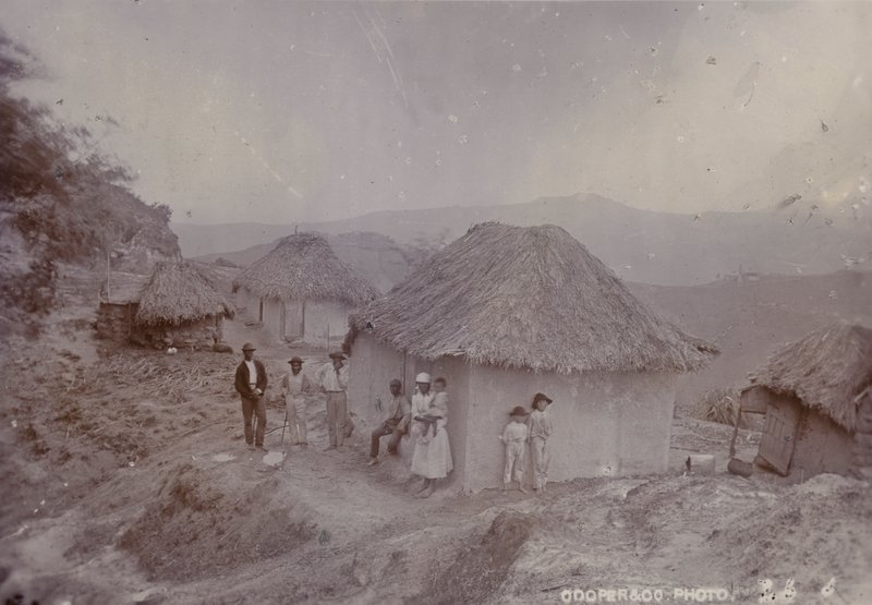 Barbadosi falu domboldalon, 1880 alkotó: English Photographer