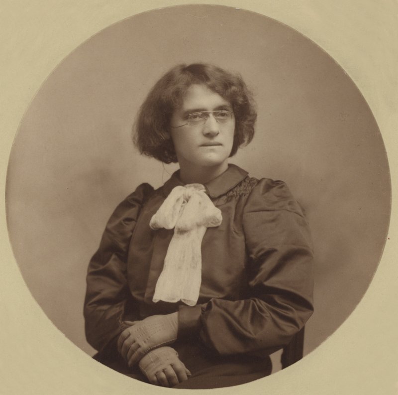 Beatrice Harraden alkotó: English Photographer