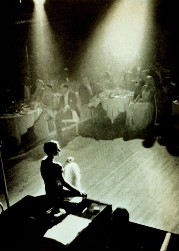 Beatrice Lillie, az 1920-as évek revüművésze a Cafe de Paris reflektorfényében alkotó: English Photographer