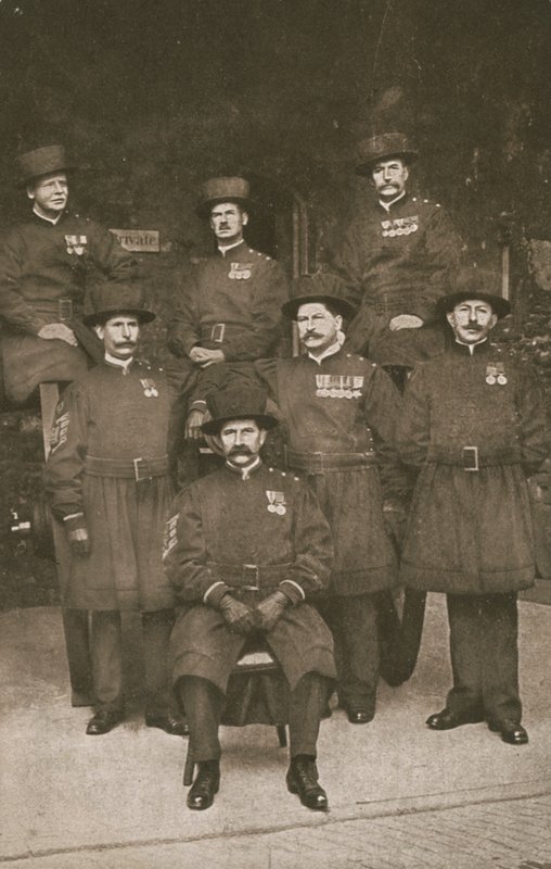 Beefeaters of the Tower of London alkotó: English Photographer
