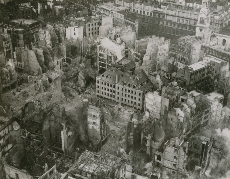 Bombakárosodás kép a Szent Pál-székesegyház tetejéről alkotó: English Photographer