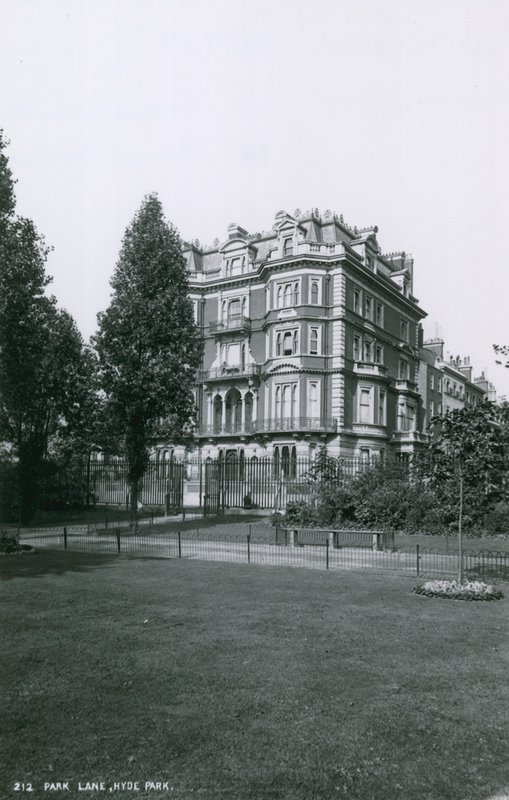 Brook House, Park Lane alkotó: English Photographer