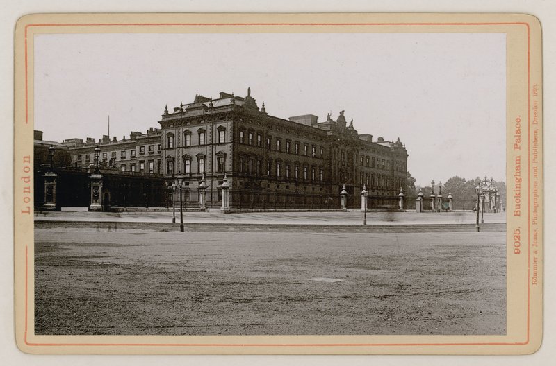 A Buckingham-palota alkotó: English Photographer