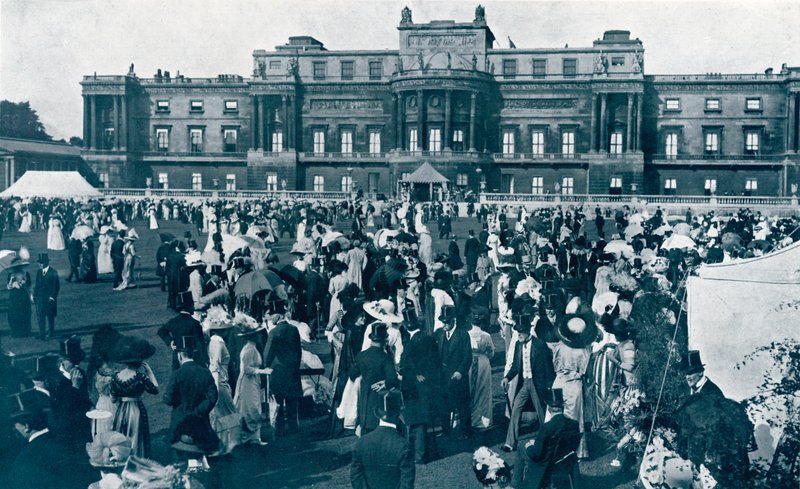 Buckingham-palota kerti partija, 1911 alkotó: English Photographer