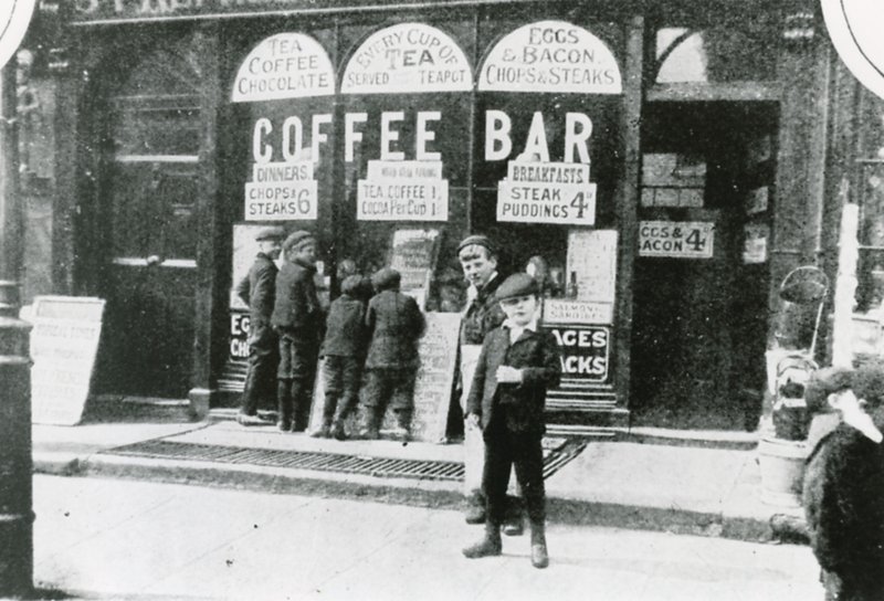 Buckingham-palota kerti partija, 1911 alkotó: English Photographer